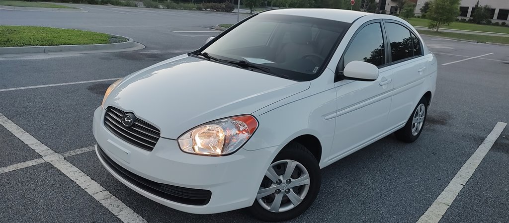 2011 Hyundai Accent GLS 4-Door 4-Speed Automatic's photo